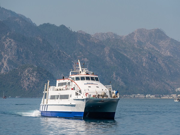 Ege’nin İki Yakası: Türkiye’den Hangi Yunan Adalarına Feribot Var?
